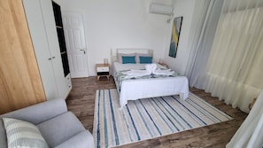 4 bedrooms, in-room safe, iron/ironing board, free WiFi