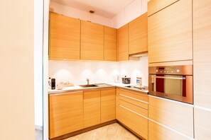 Réfrigérateur, micro-ondes, four, lave-vaisselle