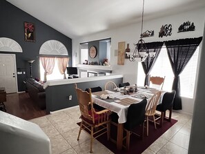 Dining - Home Away From Home Near Spring Training Fields - Great For Families! (Surprise)