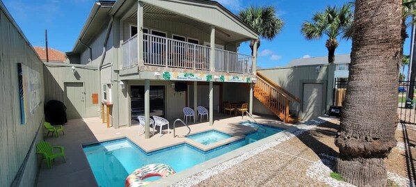 Outdoor pool - Bahama Mama House (South Padre Island)