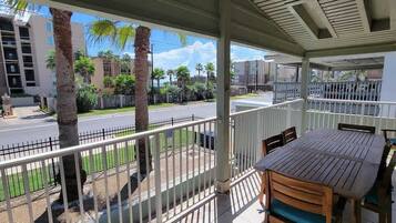 House, Multiple Beds, Pool Access, Pool View | Outdoor dining