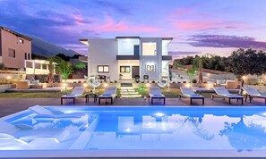 Outdoor pool, an infinity pool