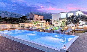 Outdoor pool, an infinity pool