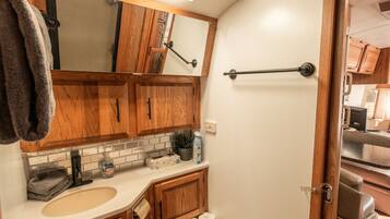 Shower, hair dryer, towels, shampoo