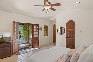 3 Schlafzimmer, Schreibtisch, Bügeleisen/Bügelbrett, Reisekinderbett