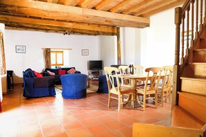 Cottage 1 Le Pigeonnier - 3 bedrooms | Living area | 25-inch TV with cable channels, toys - Le Prielle (Madiran)