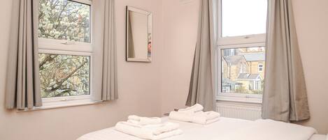 2 Schlafzimmer, Schreibtisch, Bügeleisen/Bügelbrett, kostenloses WLAN