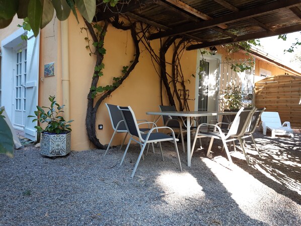 Outdoor dining - Charment Appartement rdc Climatise (Arjeles sur mer)