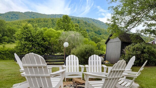 Property grounds - Walk to Old Rag | Hot Tub | Dog-Friendly Farmhouse (Sperryville)