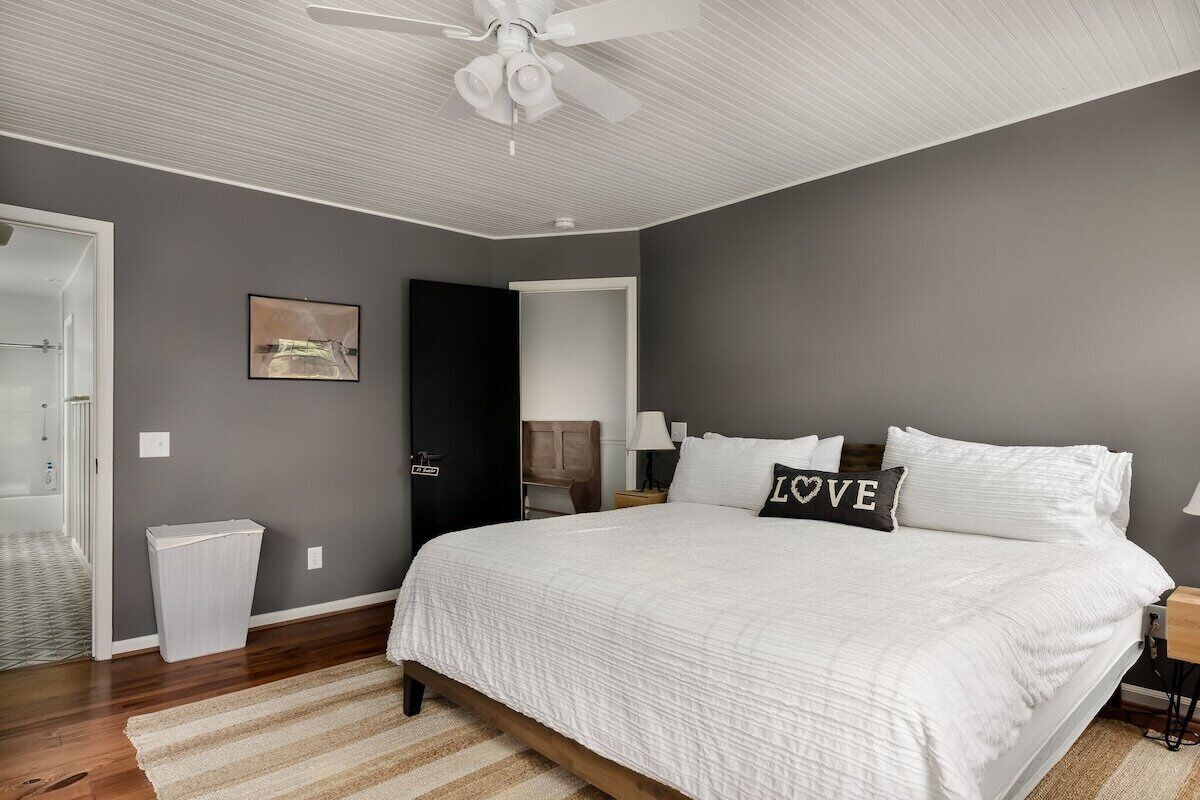 4 chambres, bureau, lit de bébé portatif, accès au Wi-Fi (inclus)