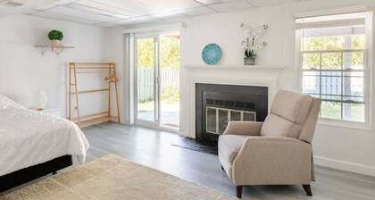 Newly Renovated Adorable Private Basement with Bathroom