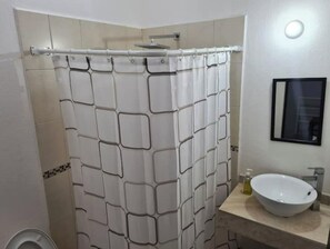 Dusche, Handtücher, Seife, Toilettenpapier