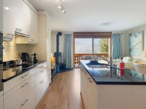 Réfrigérateur, micro-ondes, four, lave-vaisselle