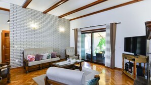 A living room with a sofa, armchair, and TV stand. - Vacation home Otavia by Interhome (Bilice)