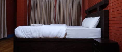 2 bedrooms, desk, free WiFi, bed sheets