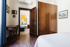1 habitación, tabla de planchar con plancha, wifi gratis y ropa de cama 