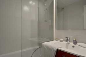 Bathtub
