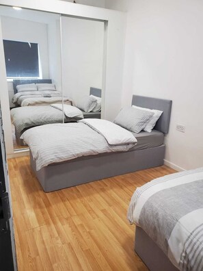 Rom – basic | Safe på rommet, strykejern/-brett, wi-fi (inkludert) og sengetøy