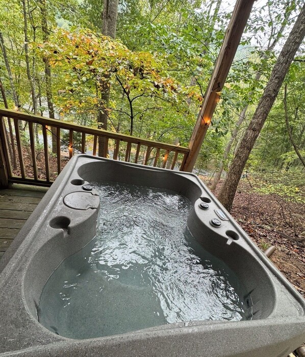 Bañera de hidromasaje al aire libre