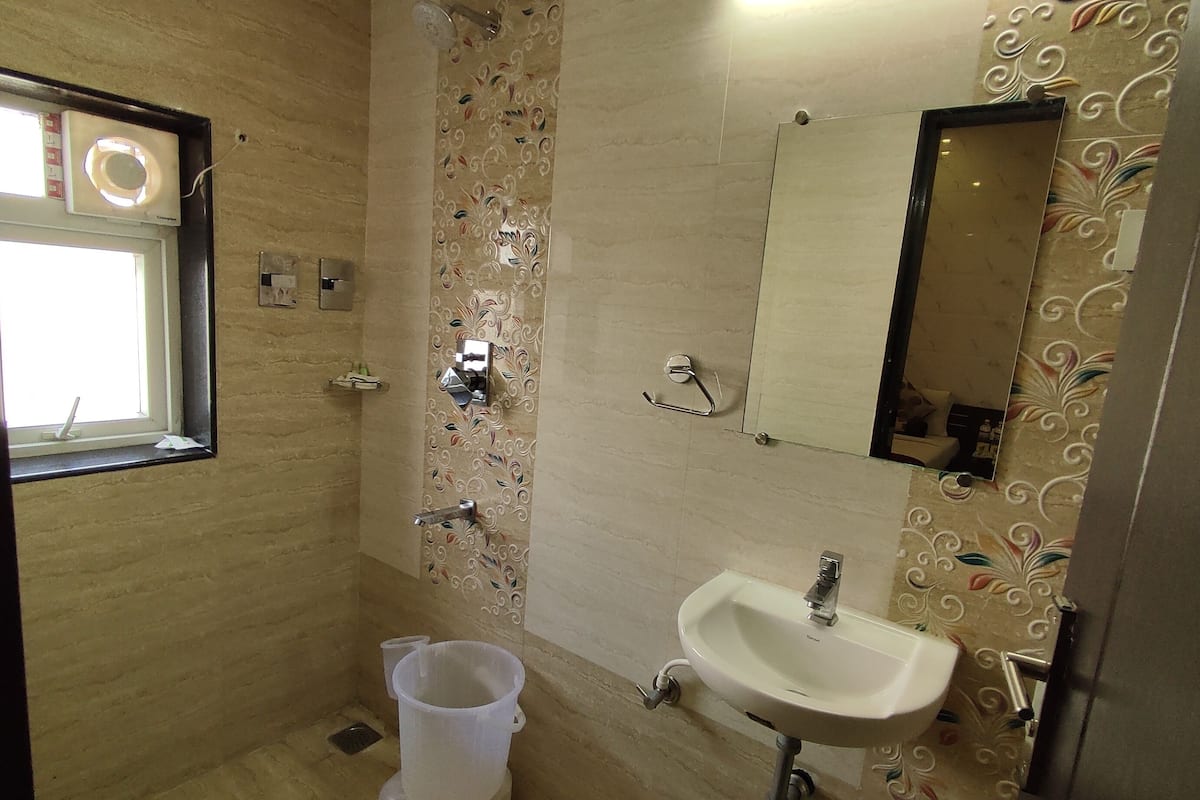 family quadruple room | bathroom