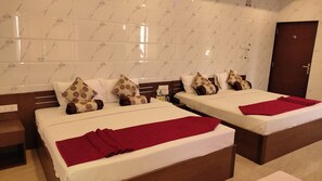 Quarto quádruplo família | Individualmente decorados, Wi-Fi de cortesia