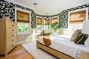 10 bedrooms, desk, iron/ironing board, WiFi