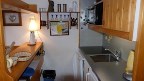 Fridge, oven, dishwasher, coffee/tea maker
