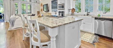 House, 5 Bedrooms | Private kitchen