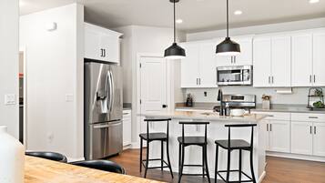 Townhome, 4 Bedrooms | Private kitchen | Fridge, oven, coffee/tea maker, toaster