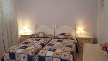 2 slaapkamers, een strijkplank/strijkijzer, gratis wifi, beddengoed