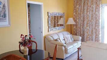 Tv, dvd-afspiller, stereoanlæg