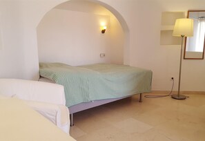 Fer et planche à repasser, Wi-Fi gratuit, draps fournis