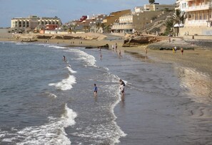 On the beach - Holiday Accommodation "El Medano" with beach view (Granadilla de Abona)