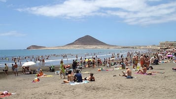 På stranden