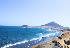 On the beach - Holiday Accommodation "El Medano" with beach view (Granadilla de Abona)