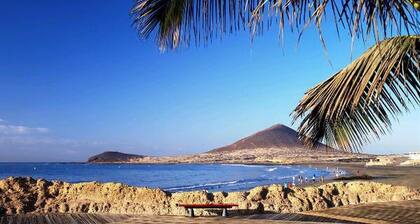 Holiday Accommodation "El Medano" with beach view