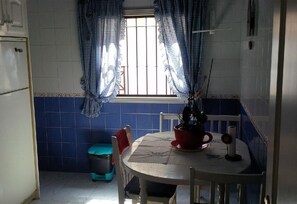 Dining - Totally renovated holiday accommodation "Los Cristianos 2-bed beach property" (Los Cristianos)