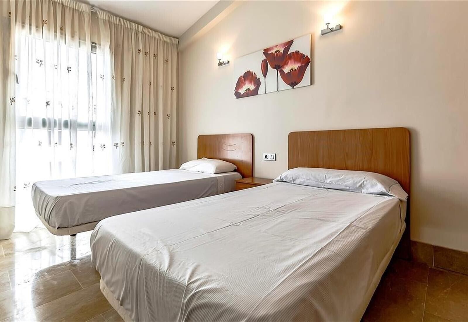 3 slaapkamers, een strijkplank/strijkijzer, gratis wifi, beddengoed