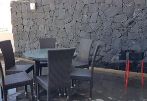 Outdoor dining - Vacation Villa 'In Amarilla Golf' with Sea View, Wi-Fi and Air Conditioning (Amarilla Golf)