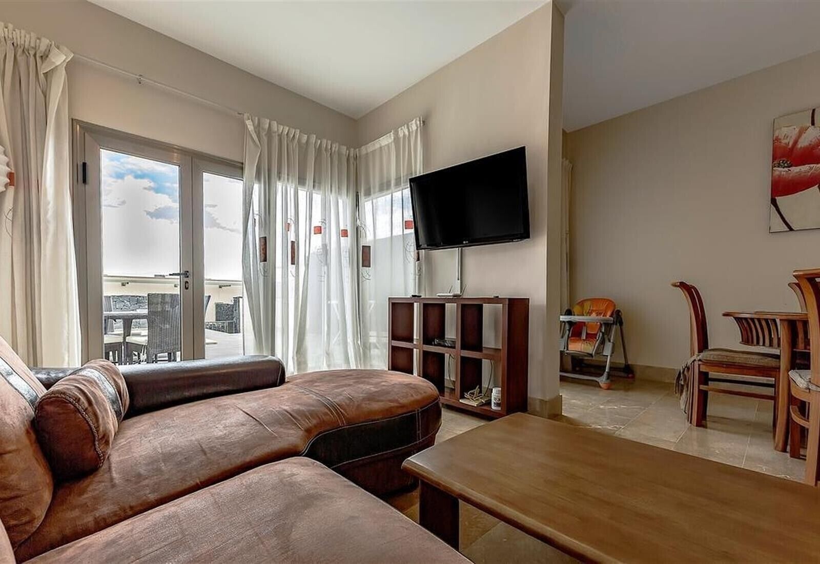 TV, fireplace, DVD player, stereo