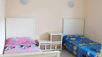 5 bedrooms, iron/ironing board, free WiFi, bed sheets