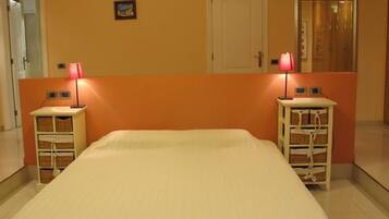 5 Schlafzimmer, BĂŒgeleisen/BĂŒgelbrett, kostenloses WLAN, BettwĂ€sche