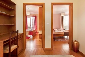 2 bedrooms, iron/ironing board, free WiFi, bed sheets - Holiday Home 'Vinháticos House' with Mountain View, Garden & Wi-Fi (São Vicente)