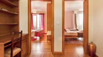 2 bedrooms, iron/ironing board, free WiFi, bed sheets