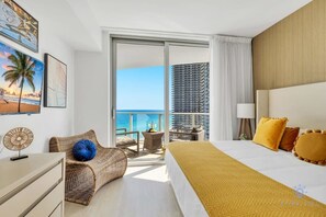 2 habitaciones, escritorio y tabla de planchar con plancha 