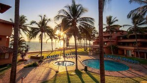 Pool - Los Tules Mexican Resort (Puerto Vallarta)