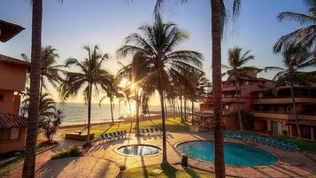 6 outdoor pools, open 8:00 AM to 9:00 PM, pool loungers