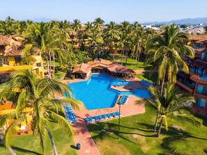 6 outdoor pools, open 8:00 AM to 9:00 PM, pool loungers
