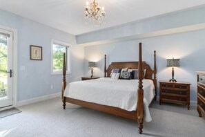 4 多间卧室、办公桌、熨斗/熨衣板、旅行婴儿床