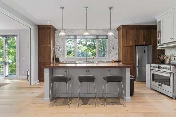 Refrigerador, horno, parrilla de estufa y lavavajillas 